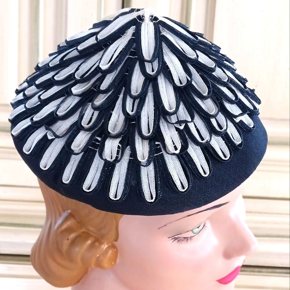 STRIKING VINTAGE 1960S WOVEN HAT! OOAK!